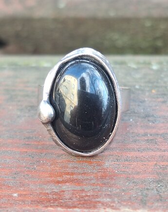 Onyks - pierścionek regulowany, po drugiej stronie lustra