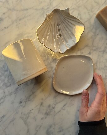 Zestaw Łazienkowy z Mydelniczką Muszlą i Odpływem Pearl White, Maison Fragile