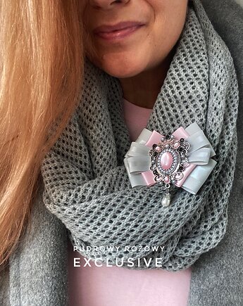 Kolekcja  Exclusive  Brosza z  różową ozdobą Glamour, Pudrowy Różowy