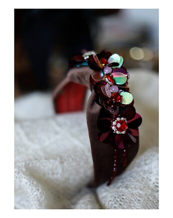 Brązowa opaska z aplikacjami, Celina Parysów