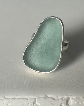 Srebrny pierścionek regulowany ze szkłem morskim, bluewavestudio