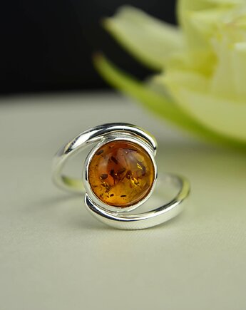 Srebrny pierścionek z koniakowym bursztynem