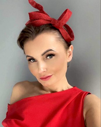 Fascynator czerwony / inne kolory, MONIKA SAXTON LUXURIOUS MILLINERY