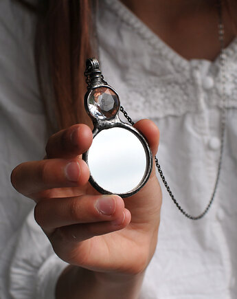 Lśniące Zwierciadło, MARIAELA