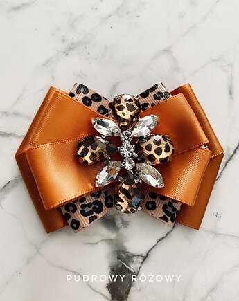 Brosza z ozdobą z panterki Panterka, Pudrowy Różowy