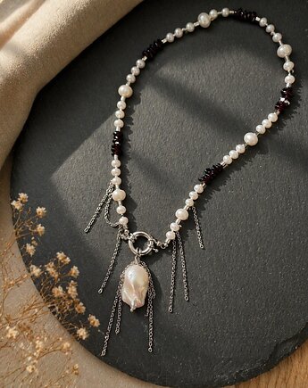 Czoker z perłą barokową i granatem, Pracownia Deco