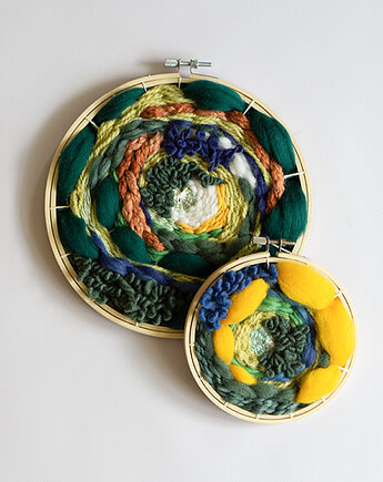 Tkaniny na tamborku z motywem leśnym, Natela Weawes