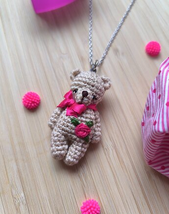 Wisiorek Miś Nel, Moremi Dolls