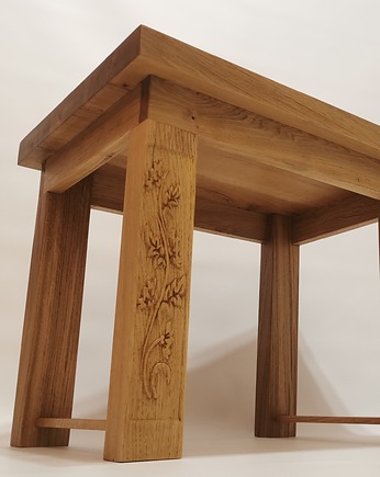 Stolik z rzeźbionymi nogami "Small piece of art", bubingapracownia