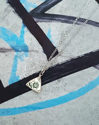 Naszyjnik z zielonym kwiatkiem, biżuteria z talerzy