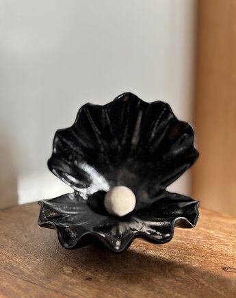 Ceramiczna Podstawka na Biżuterię Czarna Muszla, Maison Fragile