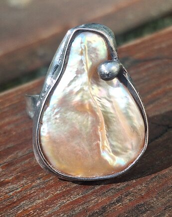 Perła po prostu - pierścionek regulowany, po drugiej stronie lustra