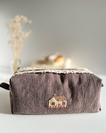 Kosmetyczka z ręcznym haftem domku, gucialoveskids