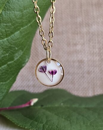 Mały wisiorek z różowymi kwiatami suszone kwiaty, zkwiatem