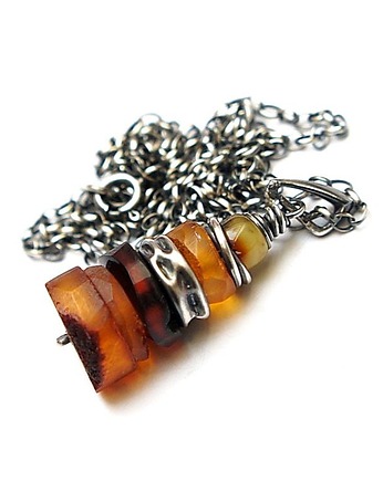 Bursztynowe dropsy vol. 6 - naszyjnik, Katia i krokodyl