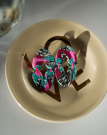 Wiszące kolczyki Jess, Dwie Gliny