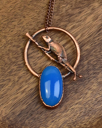 Miedziany wisiorek z niebieskim chalcedonem i kameleonem, Spirit Of Copper