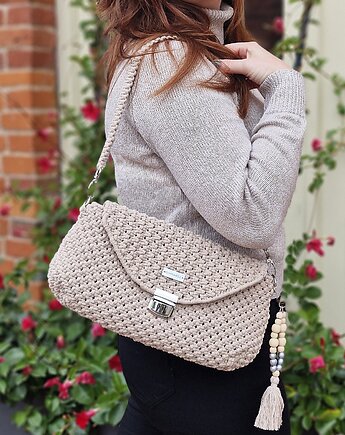 Przedłużona torebka bagietka z klapką - beżowa, Damariz