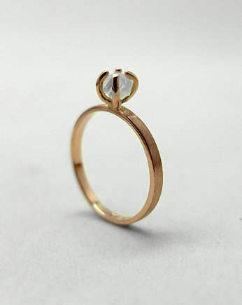 Pierścionek zaręczynowy z surowym diamentem, Wierzbanowska