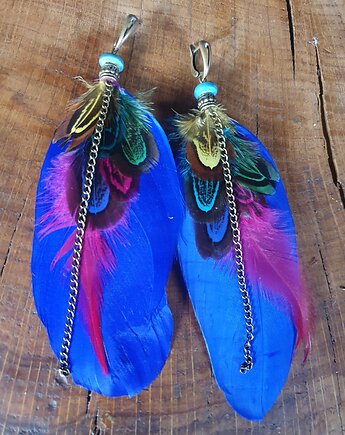 Długie kolczyki z kolorowych piór, martuch