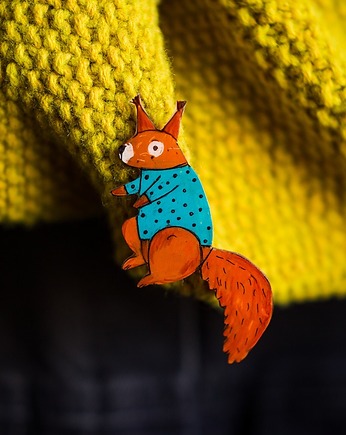 Broszka z wiewiórką Ginger, Pintura