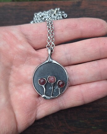 Różowe kwiatki - wisiorek, po drugiej stronie lustra