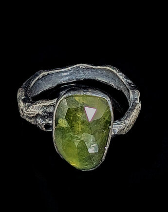 Pierścionek baśniowy zielony szafir, Pracownia Neores