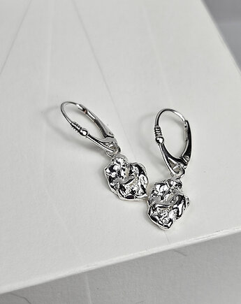 Nieregularne gniecione wiszące kolczyki srebrne BRYŁKI, KOBELA