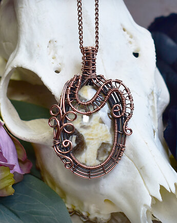 Miedziany wisiorek wire wrapping ze skaleniem graficznym, Spirit Of Copper