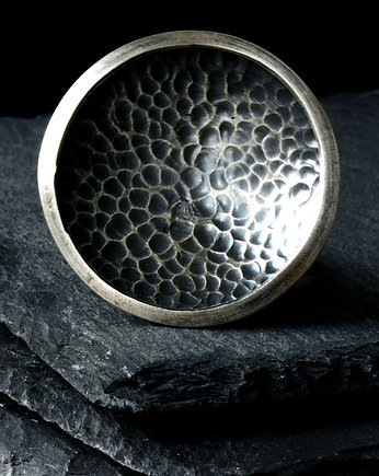 Oksydowany pierścień z teksturowanego srebra, SHAMBALA