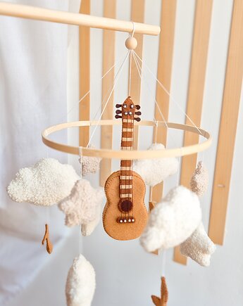 Karuzela nad łózeczko z gitarą i chmurkami, styl skandynawski., TuliTysie