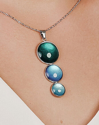 Perłowy wisiorek w trzech kolorach e26/m34, Artseko