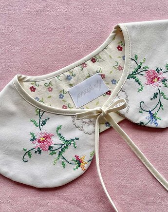 Kołnierzyk Inka, Prześwity