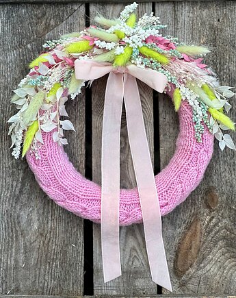 Wianek naturalny, w sweterku ozdobiony suszonymi kwiatami, Rosa