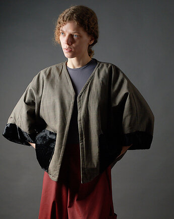 Żakiet kimonowy  w zieloną kratkę wykończany czarnym welurem j, soie star