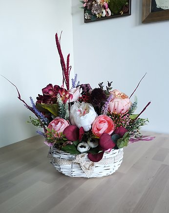 Stroik flower box z kwiatów w wiklinowym koszyku, Pani Plecionka