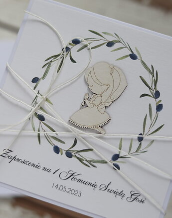 Białe eleganckie zaproszenia komunijne z personalizacją dla dziewczynki, sorte