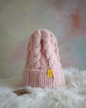 Różowa czapka z warkoczami LULLABY 100 % alpaka, sploteka