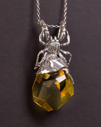 Wisiorek srebrny pająk z bursztynem bałtyckim