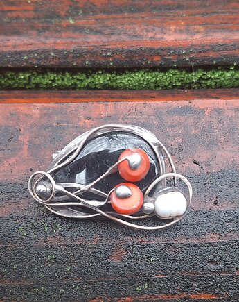 Zakręty - broszka, po drugiej stronie lustra