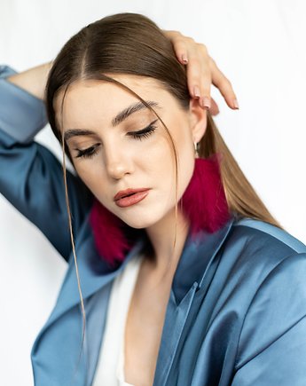 Kolczyki z piór magenta, Ajdacho