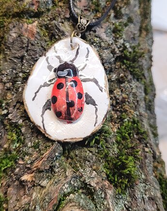 Naszyjnik z biedronką- ceramika handmade., Galeria Pod Rotuzem