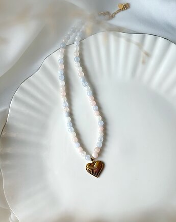 Naszyjnik Pudrowy Chalcedon ze złotym sercem, Lajka