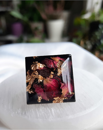 Kwadratowy pierścionek z  płatkami róż, Figa handmade accessories