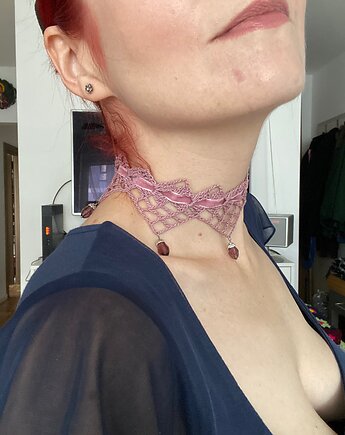 Choker koronkowy brudny róż, Księżycowa ćma