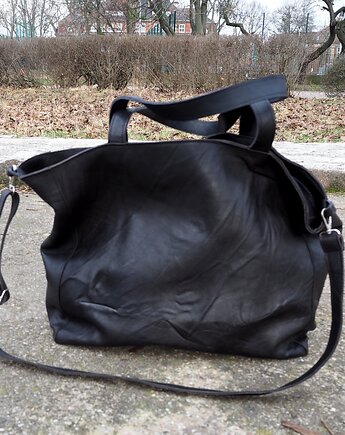 Czarna skórzana torba z gniecionej skóry, Łagoda