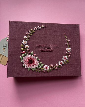 Album na zdjęcia 'Haftowana dalia' z napisem, Bookbinding by Susan