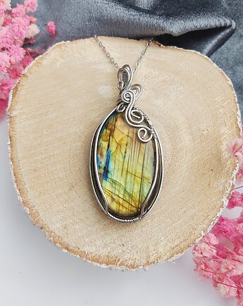 Naszyjnik Labradoryt stal chirurgiczna wisiorek handmade wirewrapping, byNostawen