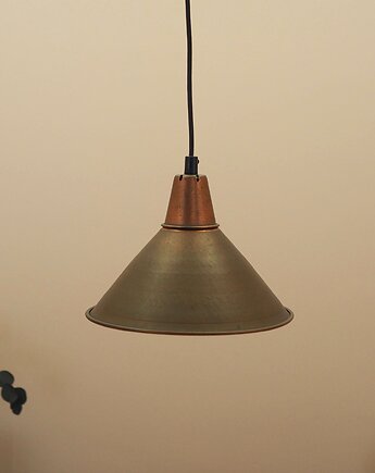 Mosiężna lampa wisząca, stożkowy klosz, Dania, lata 60., Przetwory design