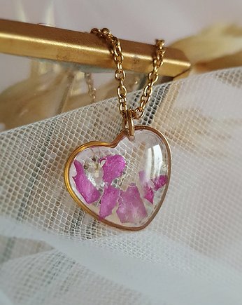 Naszyjnik serduszko z płatkami róży, Jaskółcze ziele handmade 